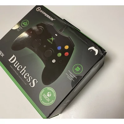 HYPERKIN Duchess Xbox Series|One/Windows 11|10 fekete Xbox liszenszelt Vezetékes kontroller, Fekete - enyhén dobozsérült, bontatlan